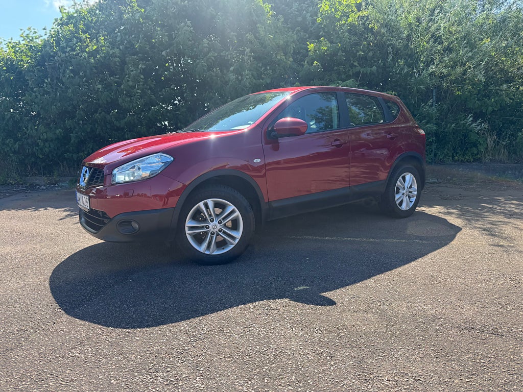 Nissan Qashqai 1.6 dCi Backkamera Dragkrok Låga mil Nyservad
