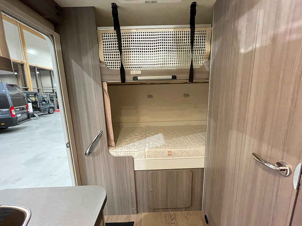 Hobby Optima on tour T65 / Taksäng / Våningssäng / 6bältad / - Hobby