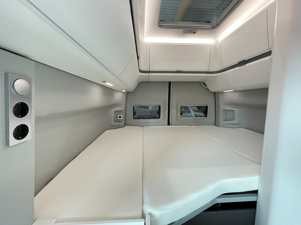 Volkswagen Grand California 600 / Under 6m / Taksäng / Automat / B-kort / E - Volkswagen