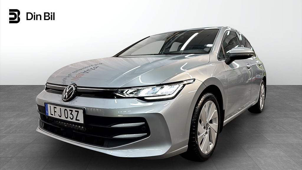 Volkswagen Golf 1.5 eTSI 150 hk 7 VXL DSG Backkamera/Värmare