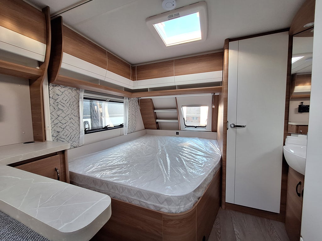 Hobby De Luxe 560 KMFe Barnkammare: 3 bäddar, Kampanjprodukt!