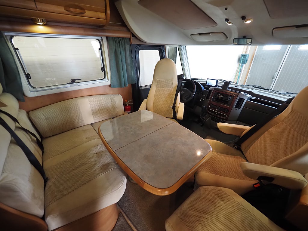 Rapido M996 Mercedes Benz I Aut I 150hk I Långbäddar