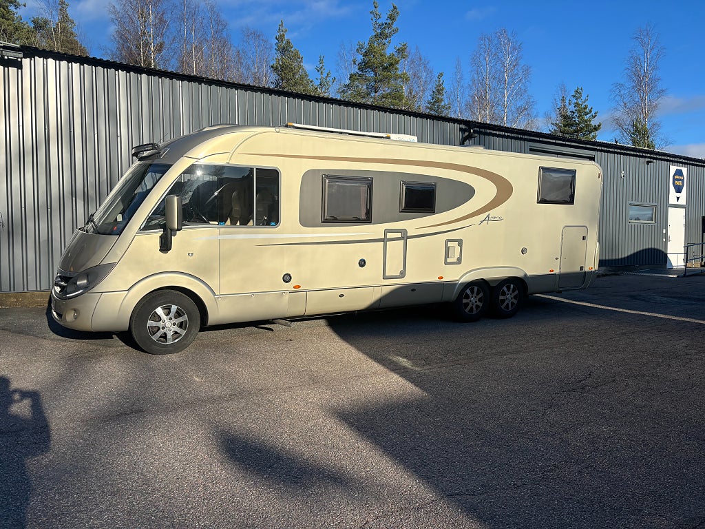 Bürstner Aviano I 875 Hyd-stödben / Långbädd / Automat / Dragkrok / AC