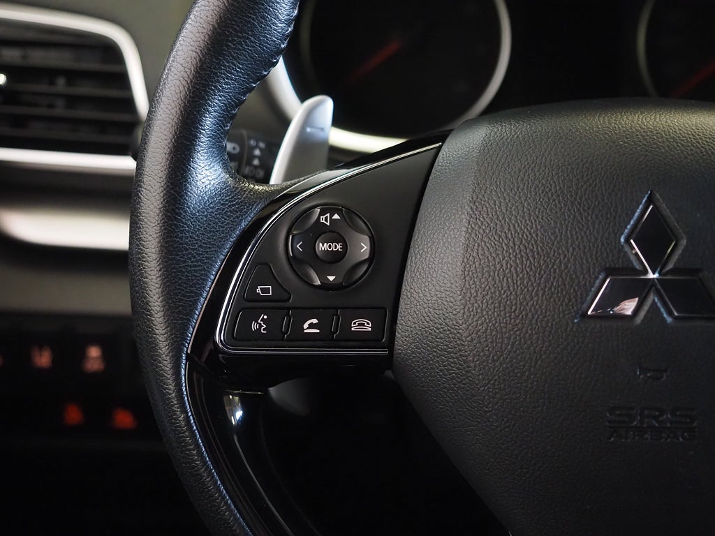 Mitsubishi Eclipse Cross 1.5 T-MIVEC S-AWC CVT Intense Onyx Pano 360° Skinn HUD