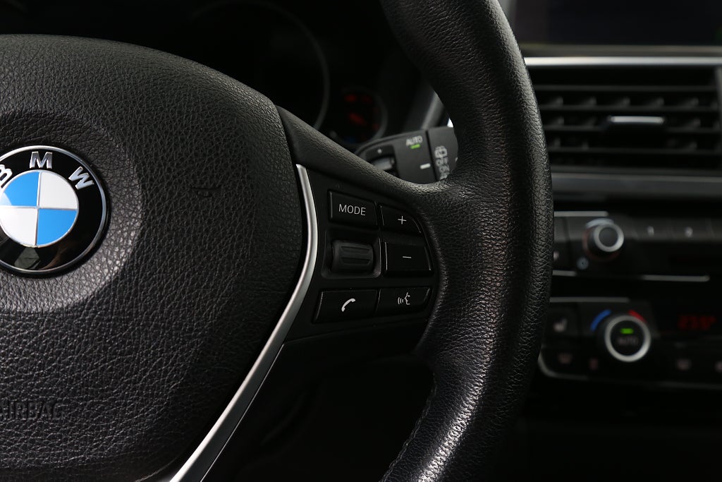 BMW 320 i xDrive 184hk Sport line Touring Aut Dragkrok