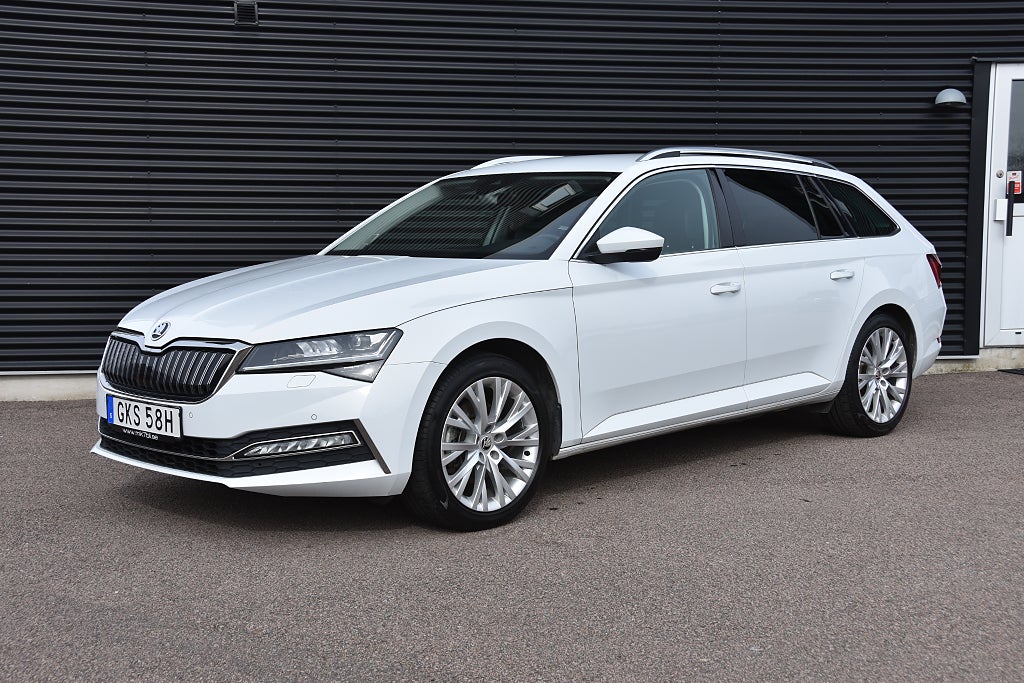 Skoda Superb iV Kombi 1.4 TSI iV Business Adventure Style Se SPEC