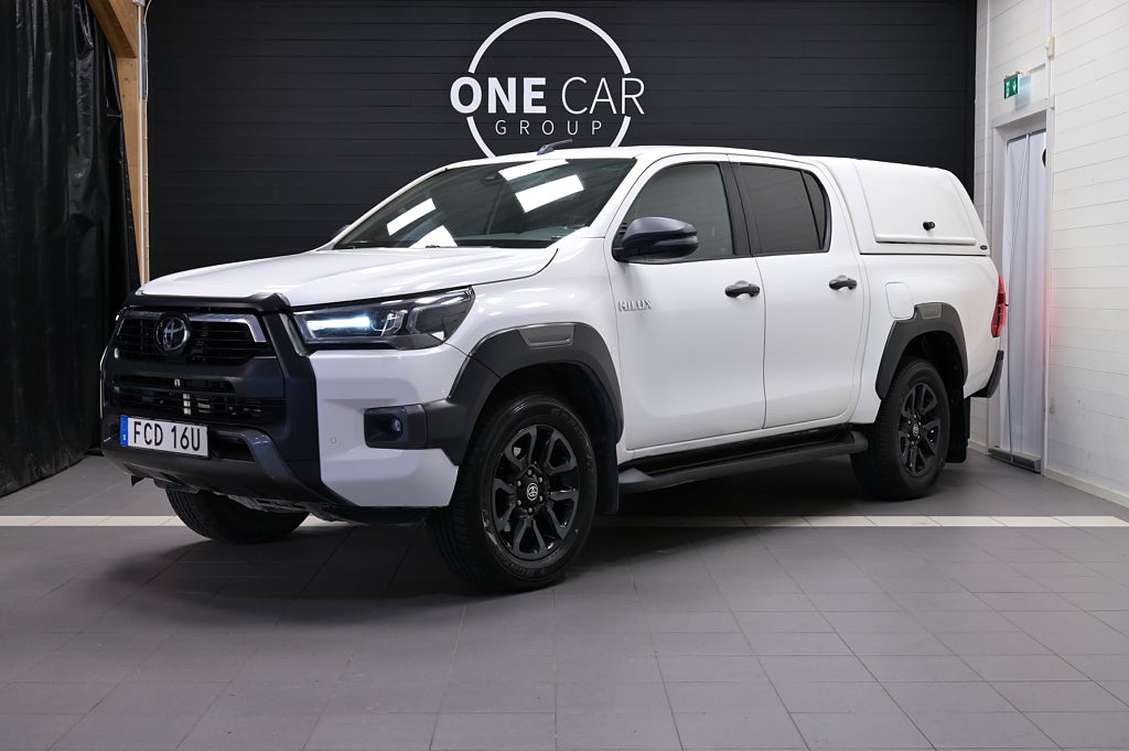 Toyota Hilux 2.8 4WD Invincible MOMS Värmare Diff JBL Nyserv