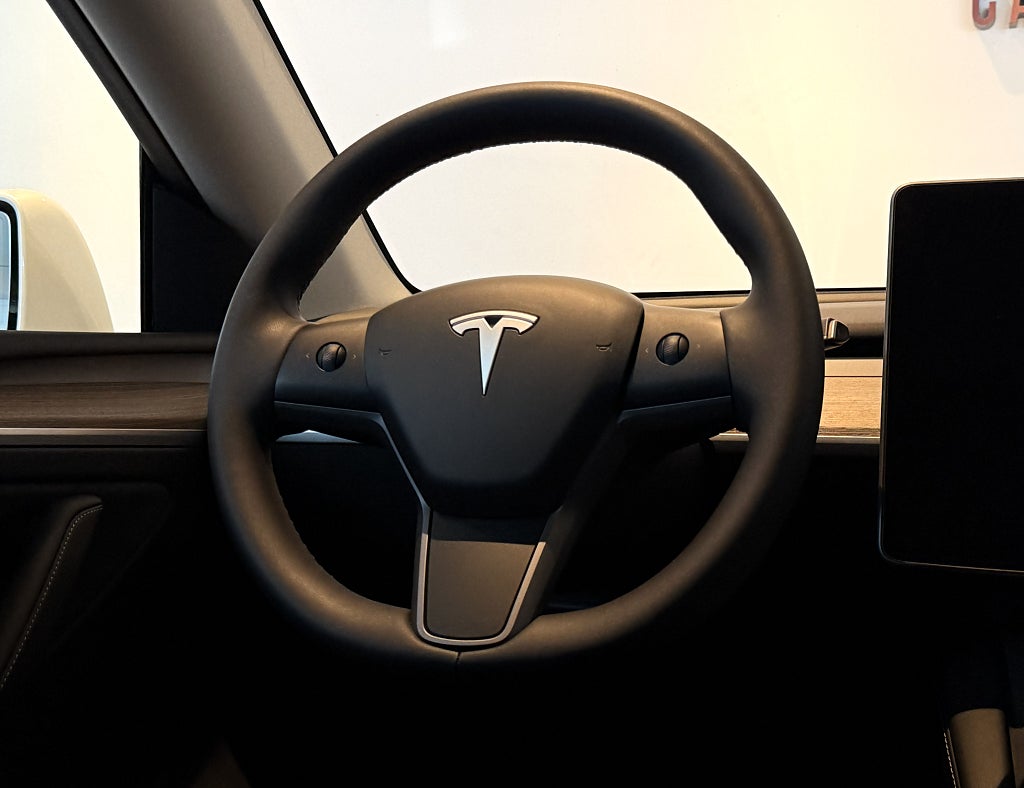 Tesla Model Y Long Range RWD Long Range VÄRMARE SKINN PANO SVENSKSÅLD