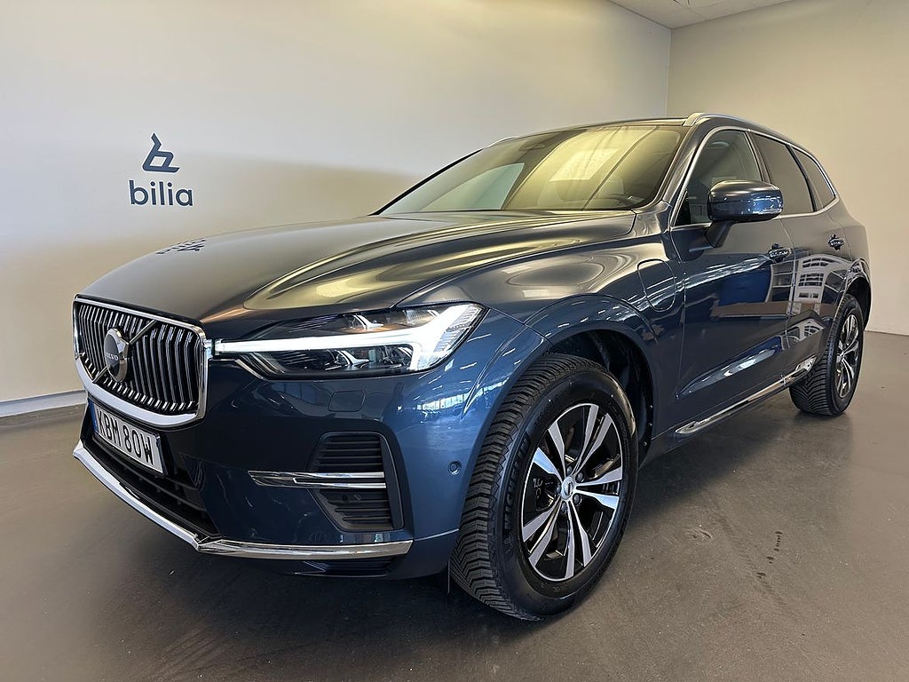 Volvo XC60 Recharge T6 Core Edition / Panoramatak / Dragk...