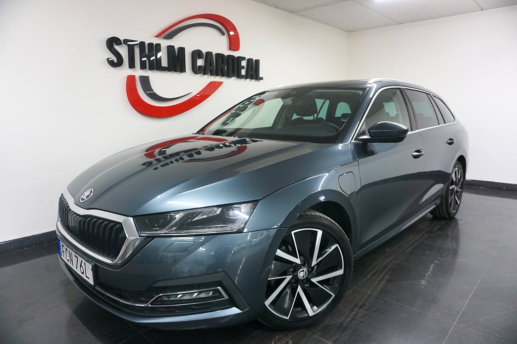 Skoda Octavia Combi iV Plug-in, Style Panorama Cockpit Värmare Kamera