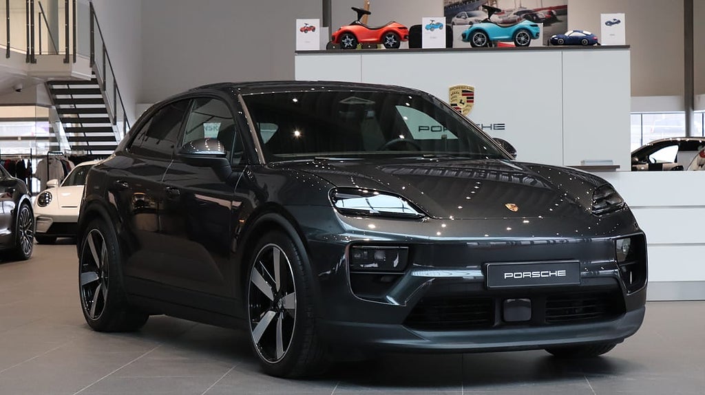 Porsche Macan 4 Electric 22\" Sport / Dragkrok / BOSE