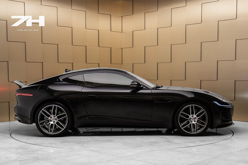Jaguar F-TYPE 5.0 V8 R-Dynamic Black Pack Meridian Ventiler. Stolar
