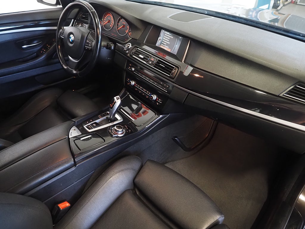 BMW 520d xDrive 190hk Touring Steptronic |Drag|D-värm|Skinn| 2016