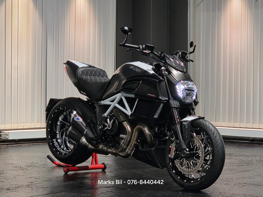 Ducati Diavel Full Carbon|Termignoni avgassystem 