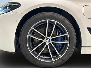 BMW 530e xDrive Touring M Sport Drag Skinn Pvärm H/K Kamera SoV – bild 14