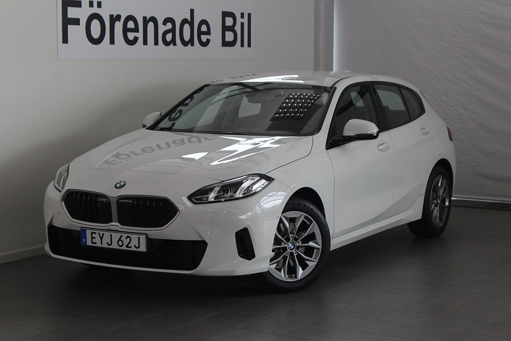 BMW 120 Automat Rattvärme Backkamera 17" Drive/Park Assist