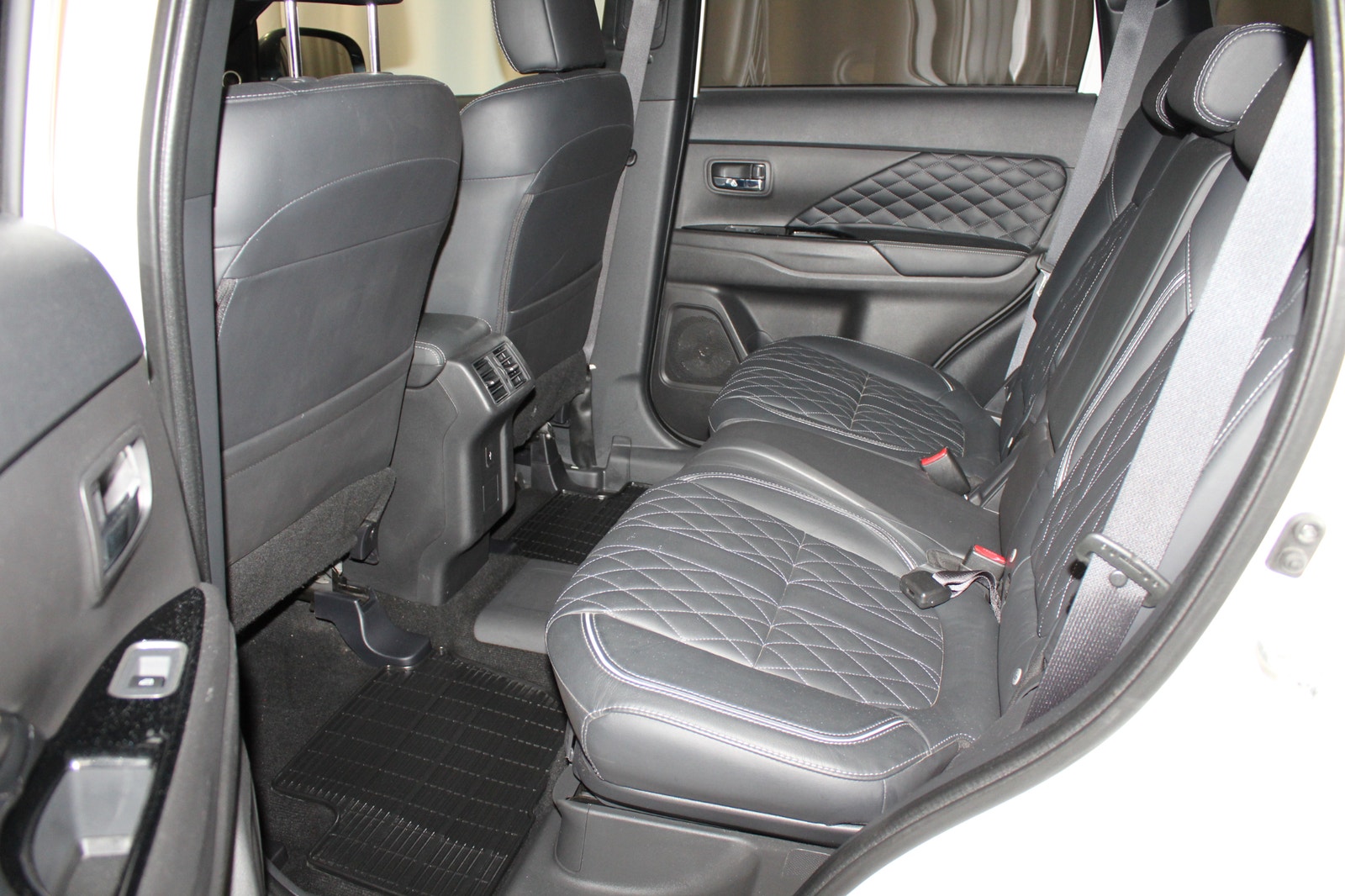 Mitsubishi Outlander PHEV 224hk Business X, 360 kamera, 7253 mil 2020 - miniatyr 25
