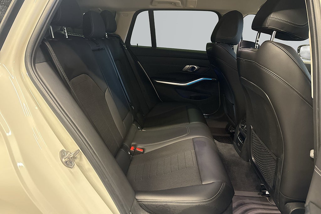 BMW 330e 2022