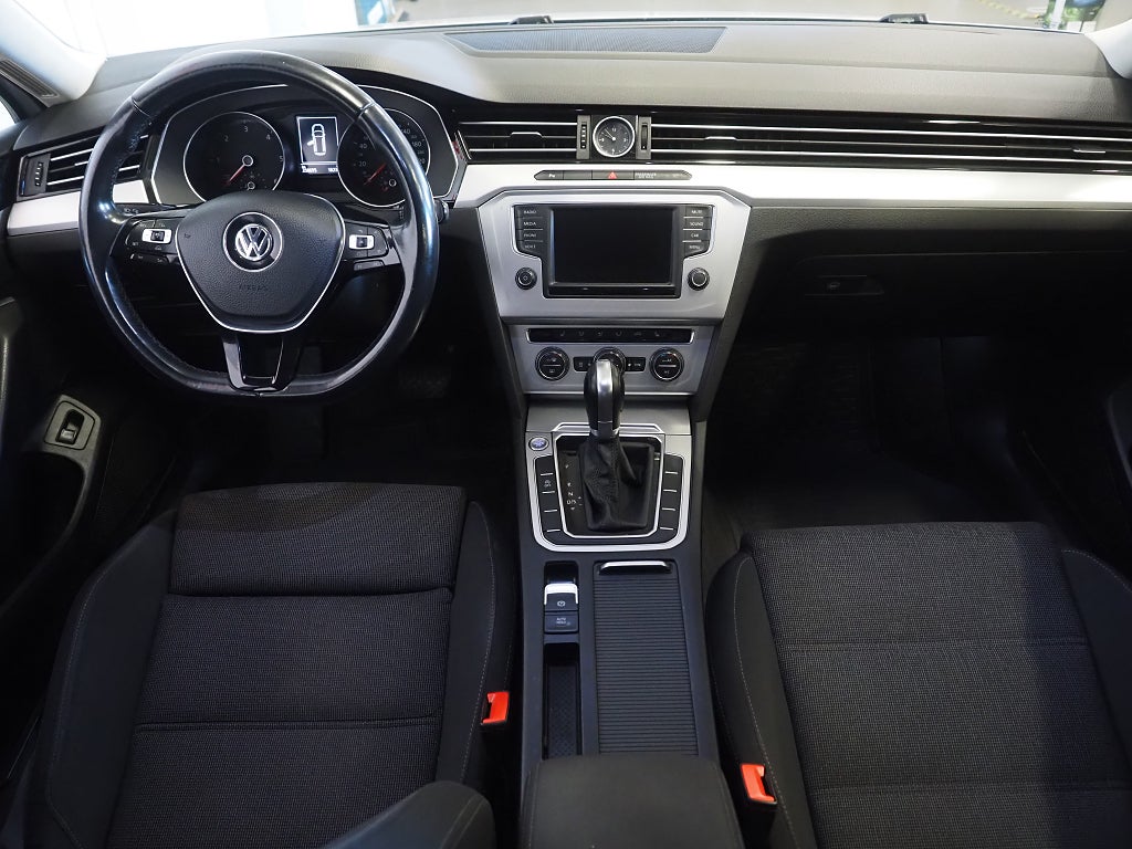 Volkswagen Passat Sportscombi 2.0 TDI 150hk D-Värmare Drag Kamera 2016