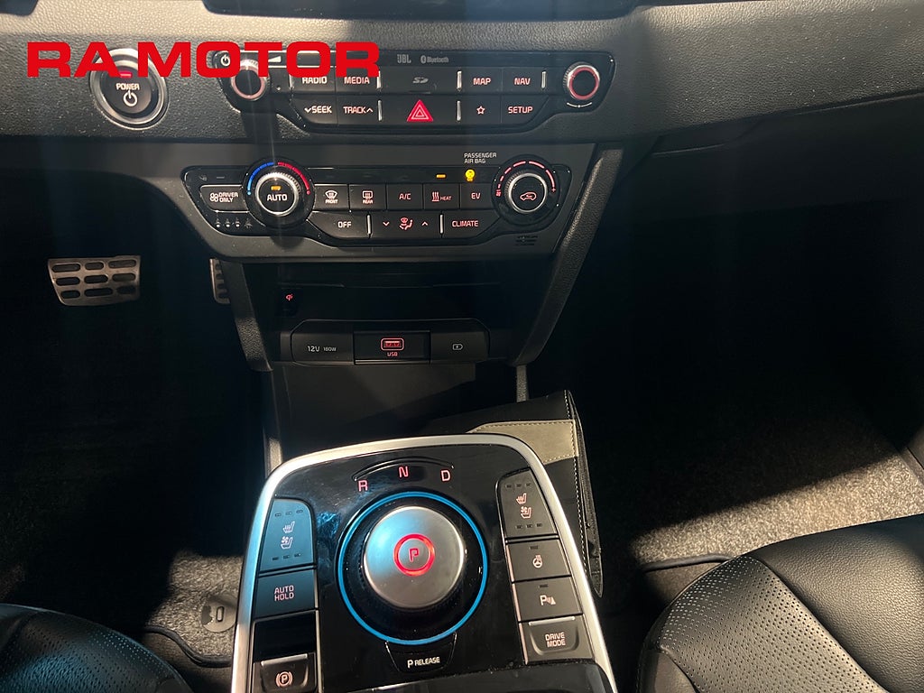 Kia E-Niro 64 kWh Advance Plus Tech Taklucka Skinn JBL Navi B-Kam