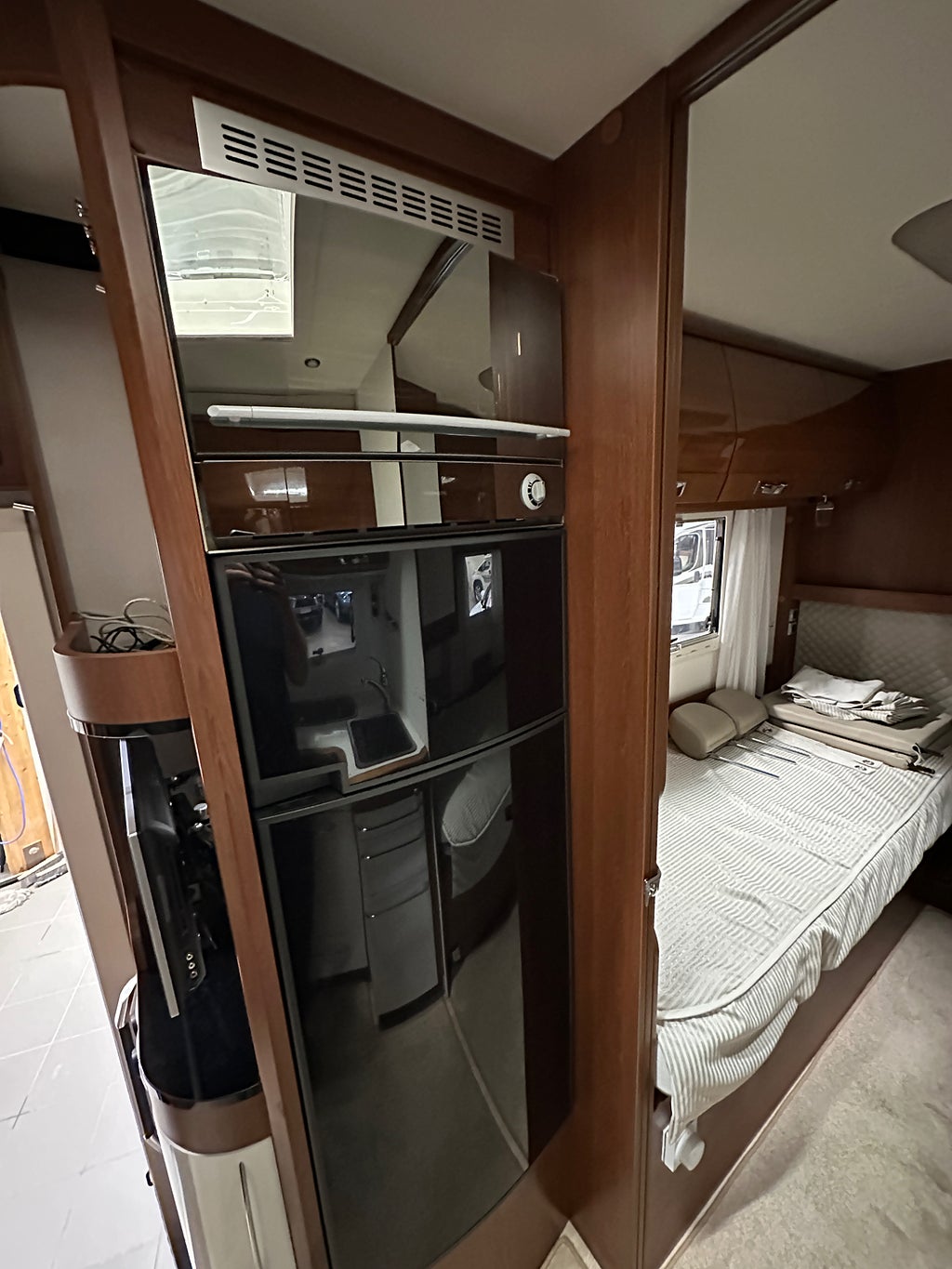 Rapido 7065 F Automat Alde taksäng Låga sängar toa bak thumbnail