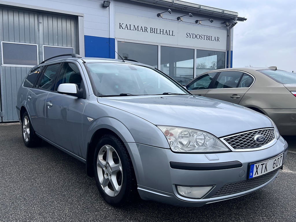 Ford Mondeo Kombi 2.0 *Dragkrok* *Touchskärm*