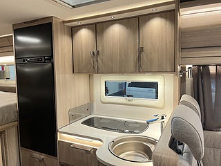 Husbil-halvintegrerad Kabe CLASSIC 740 LGB 16 av 24