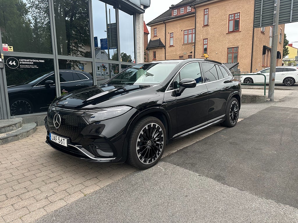 Mercedes-Benz EQS SUV 450 4MATIC AMG Line / moms