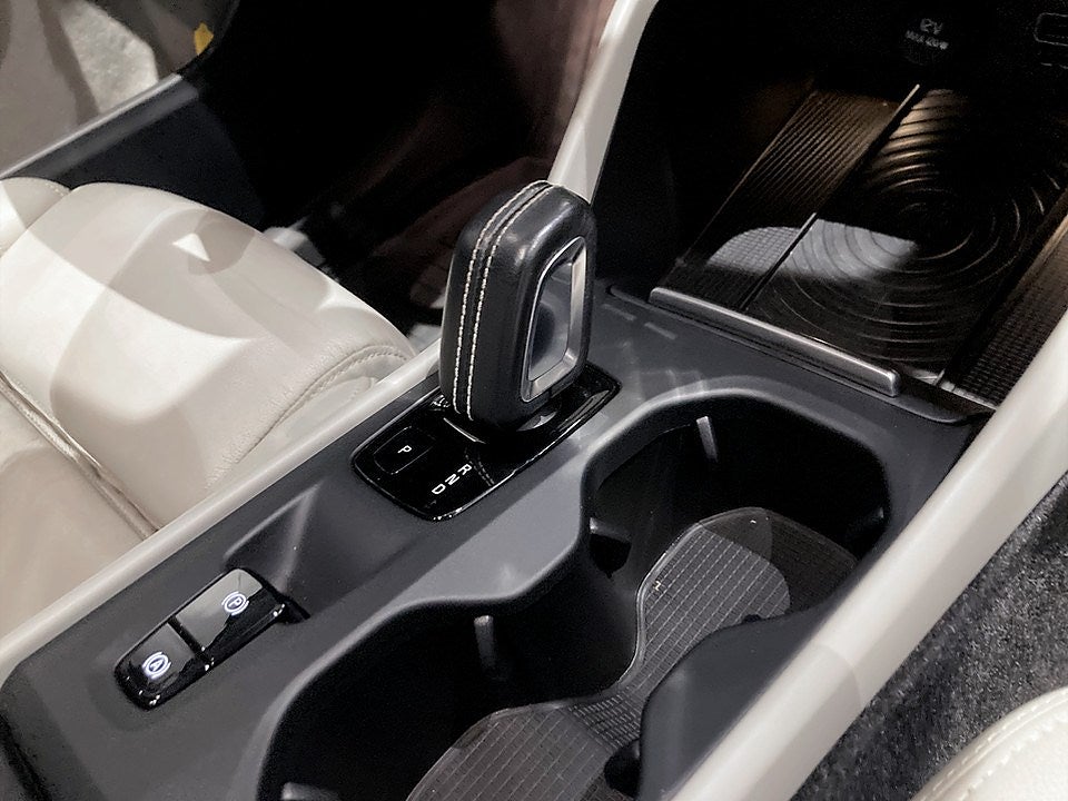 Bild på Volvo XC40 Momentum T5 250hk Aut - H/K,PANO,360-KAMERA