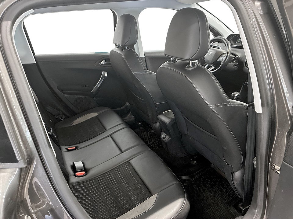 Bild på Peugeot 2008 Allure 1.2 PT 82hk KUPÉVÄRMARE