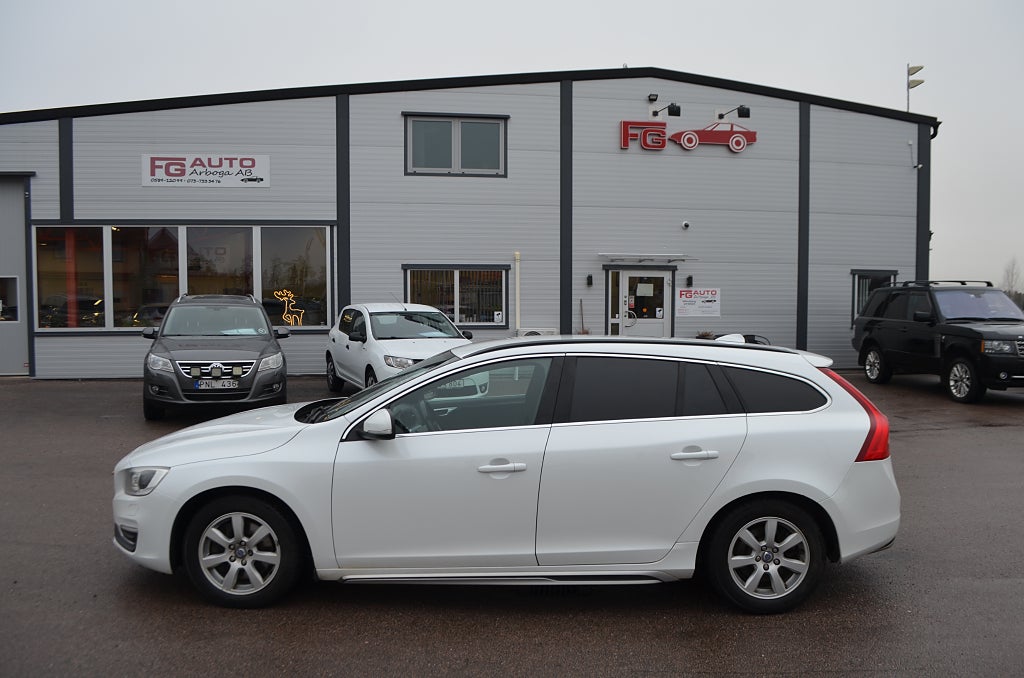 Volvo V60 D4 AWD 163 hk Momentum B/E D-Värmare Drag