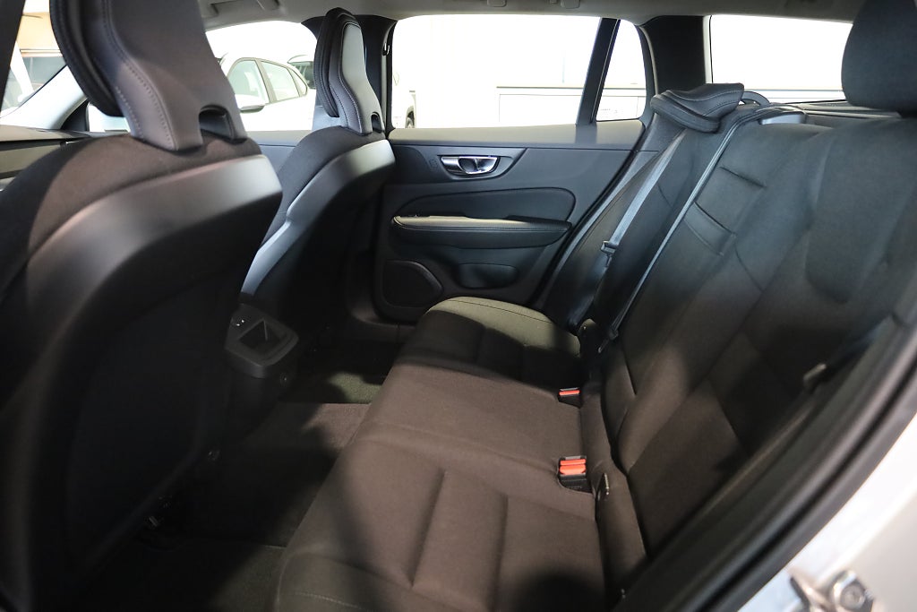 Volvo V60 D4 AUT Momentum Advanced SE II Drag Navi VOC Moms 2021
