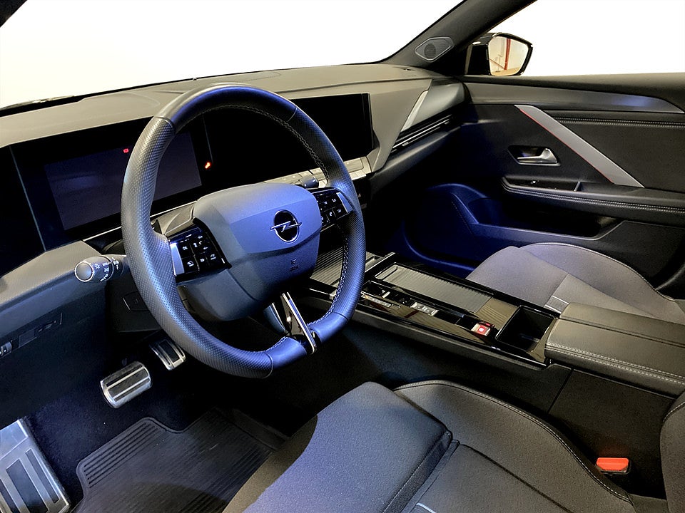 Bild på Opel Astra ST GS 1.2 PT 130hk Aut B-KAMERA NAV CARPLAY