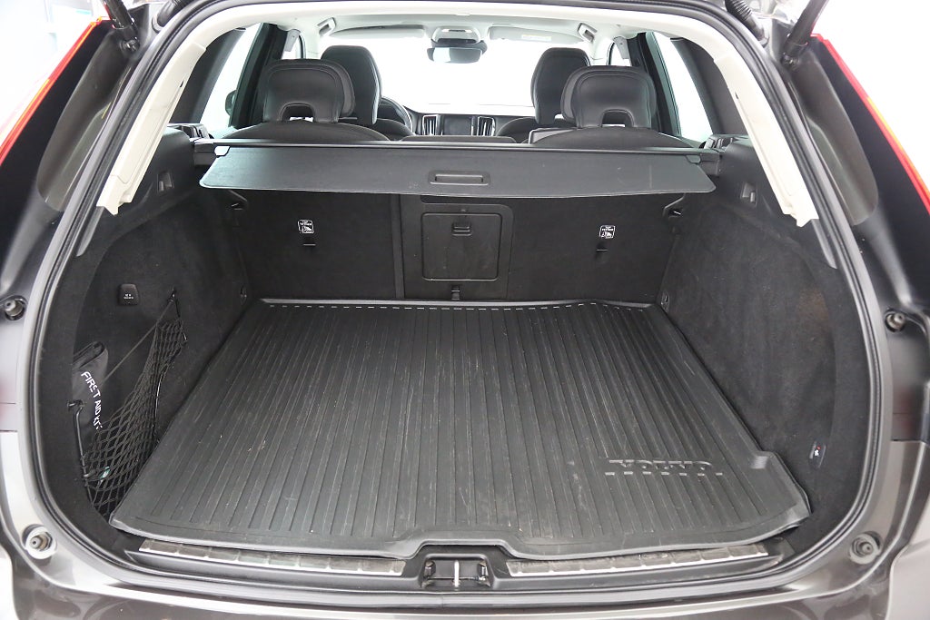 Volvo XC60 B4 Diesel 197hk Momentum Adv Edt II AWD H/K VOC Drag 2021