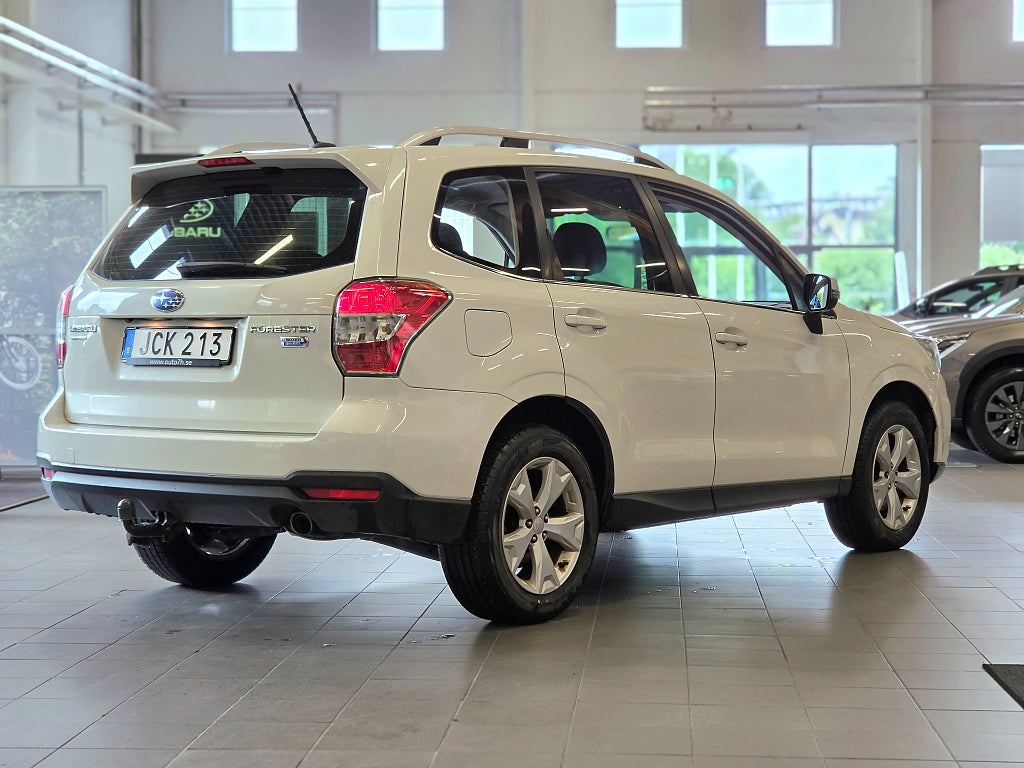 Subaru Forester 2.0 4WD / Drag / Motorvärmare / 3.45% ränta / Nyservad