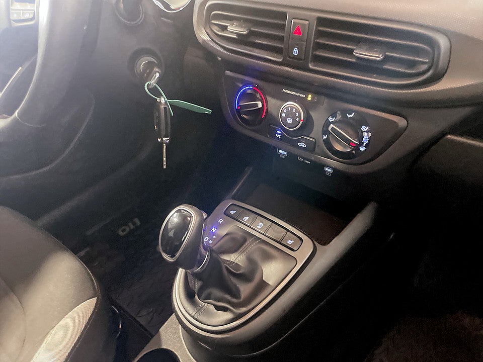 Bild på Hyundai i10 Essential 1.0 Blue AMT 67hk Aut RATTVÄRME CARPLAY