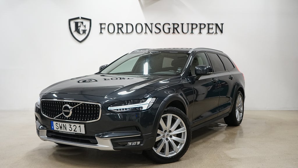 Volvo V90 Cross Country D4 AWD Pro Edition / Navi / VOC