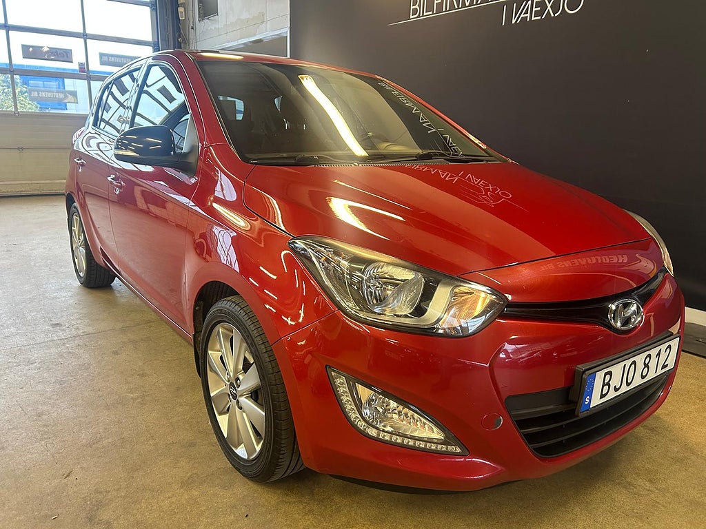 Hyundai i20 5-dörr 1.4 Automat Premium /Drag /Taklucka /Parksensen