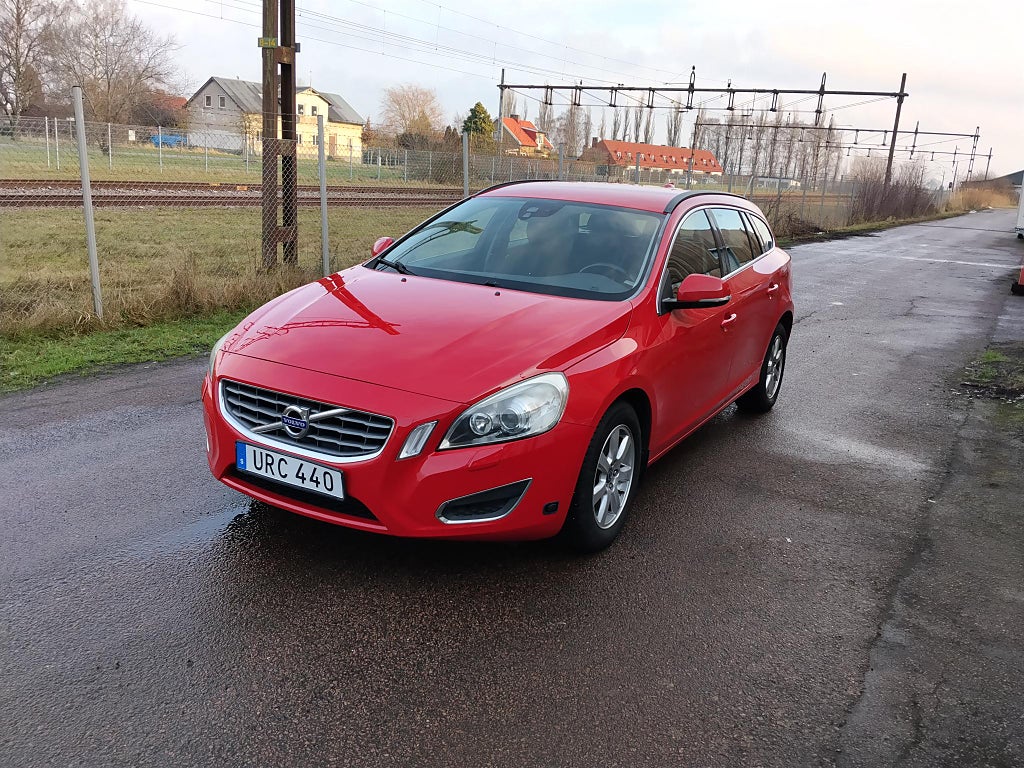 Volvo V60 T3 Momentum, Fullservad