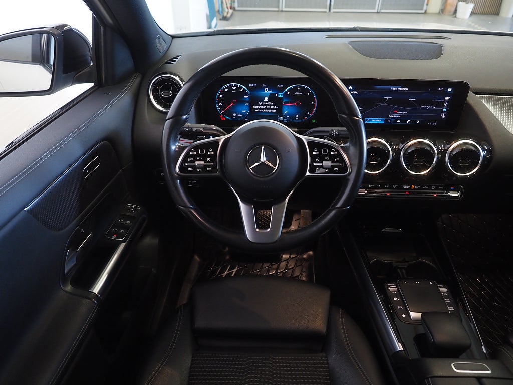 Mercedes-Benz GLA 200 d 8G-DCT Progressive Line Pano Drag Navi Kamera