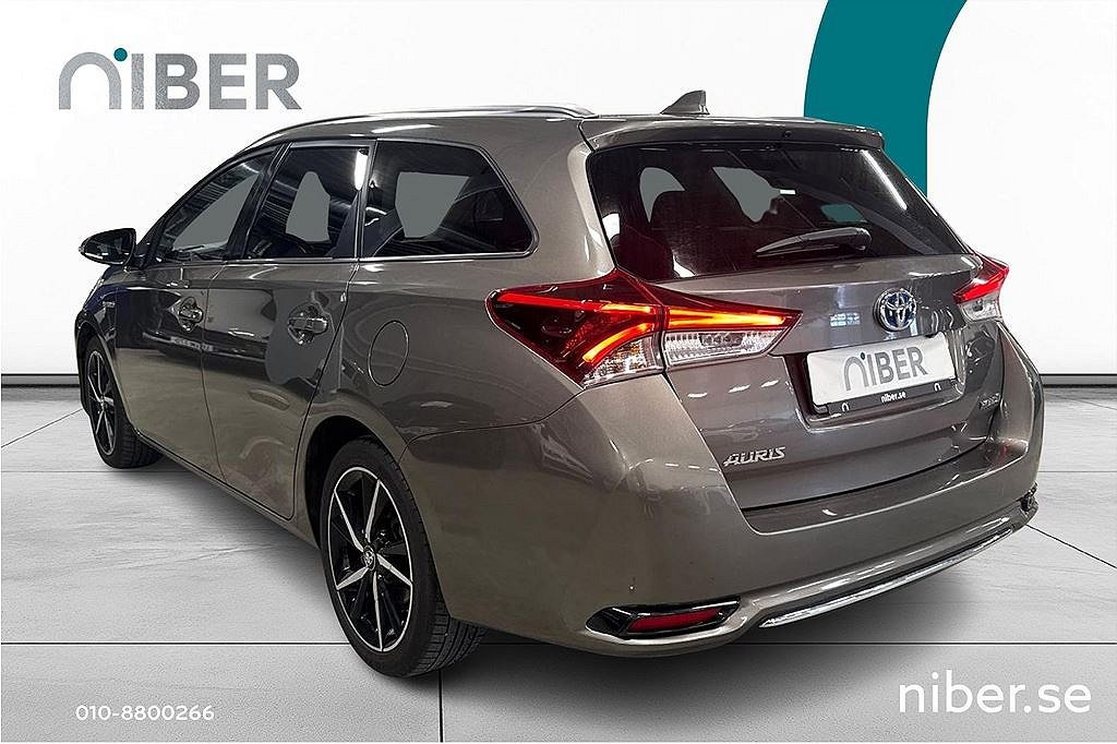 Toyota Auris 1.8 Touring Hybrid 136hk, 3 brukare, Intense, e-CVT