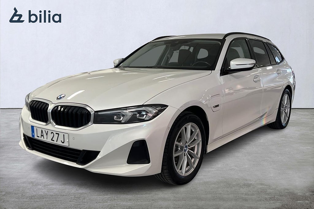 BMW 330e xDrive Touring | Dragkrok | Backkamera | Rattvärme
