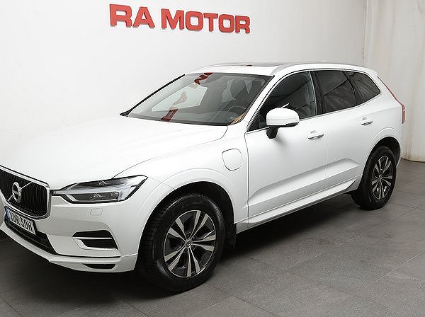 Volvo XC60 Recharge T8 Momentum Adv Edit AWD Pano VOC Drag 2020
