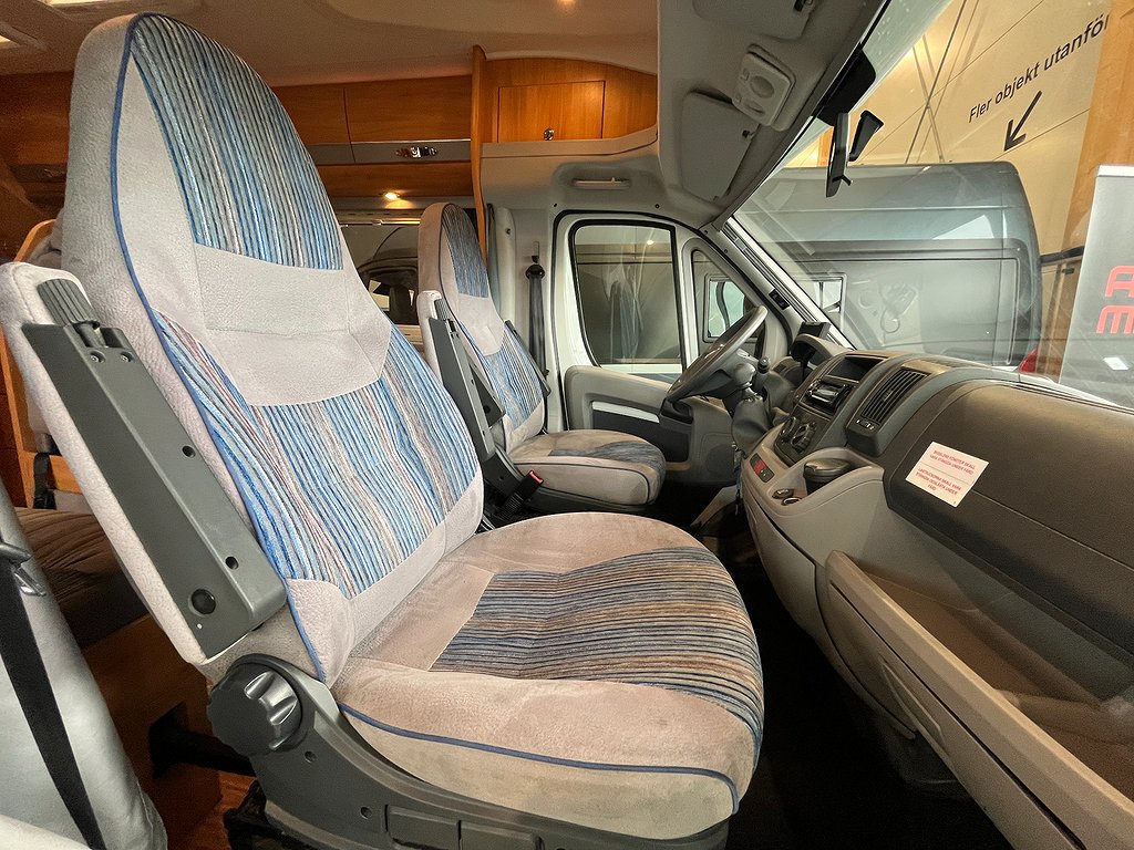 Adria Coral 670 SL /B-körkort/Solcell/Långbädd/Garage - Adria
