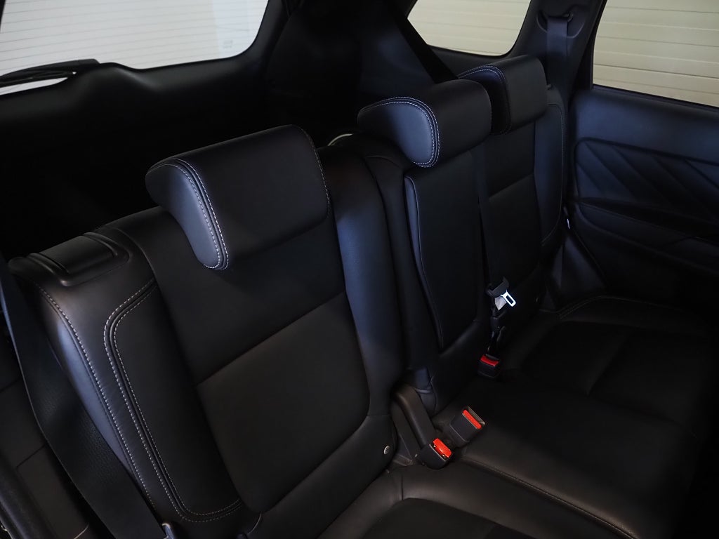 Mitsubishi Outlander PHEV 4WD CVT Business Dragkrok Skinn 360° Kamera 2019