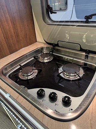 Husbil-integrerad Bürstner Elegance I900 AUT 9 av 21