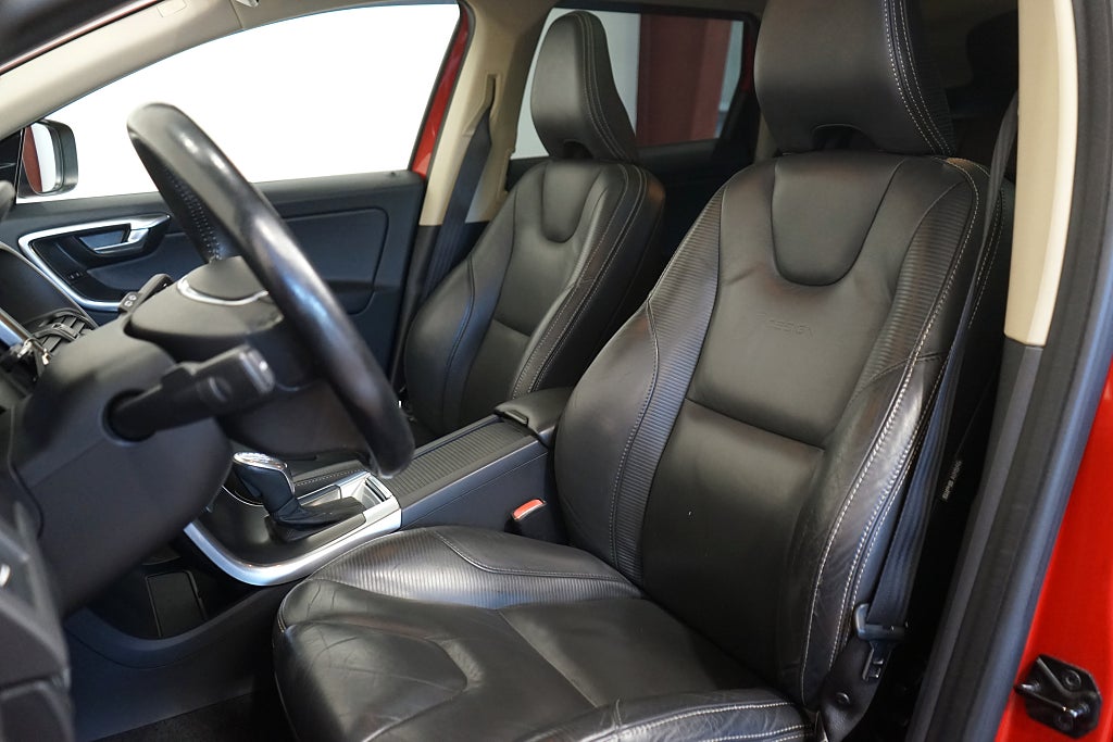 Volvo XC60 D4 AWD Geartronic R-Design Värmare Panorama Drag 163hk