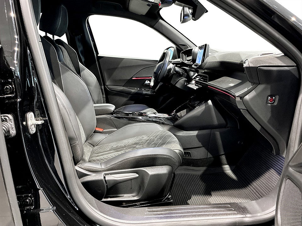 Bild på Peugeot 2008 GT Hybrid 145hk Aut ELSTOL B-KAMERA CARPLAY