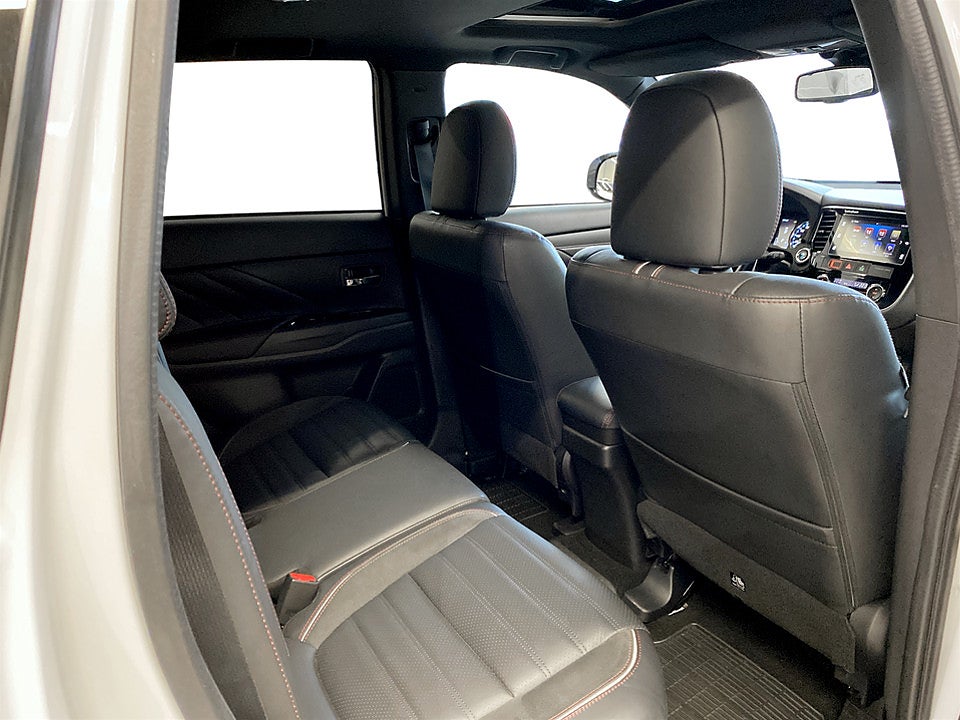 Bild på Mitsubishi Outlander PHEV Aut AWD B-KAMERA PANO ELSTOL 203hk