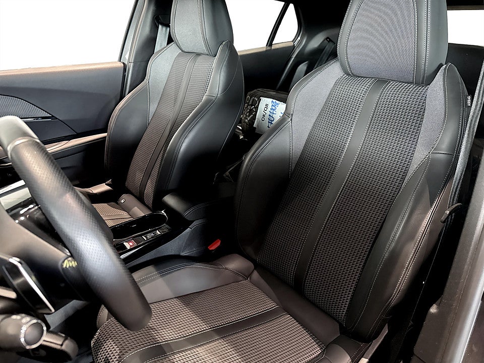 Bild på Peugeot 2008 GT 1.2 PT 130hk Aut B-KAMERA CARPLAY